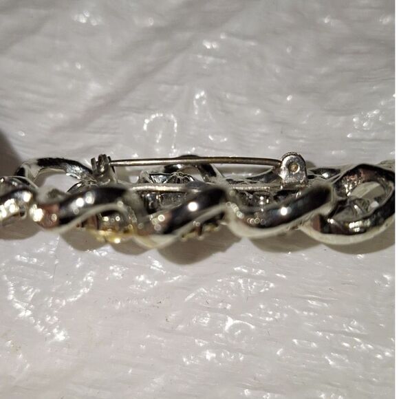 A Vintage Women's Brooch Pin Silver Tone Rhinestone Swirled Leaf Style Elegant - Picture 5 of 7